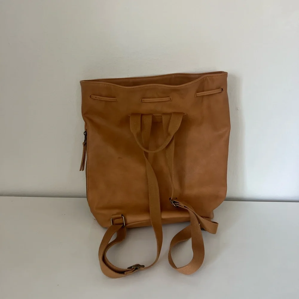 Universal Thread Utility Backpack - Picture 3 of 3